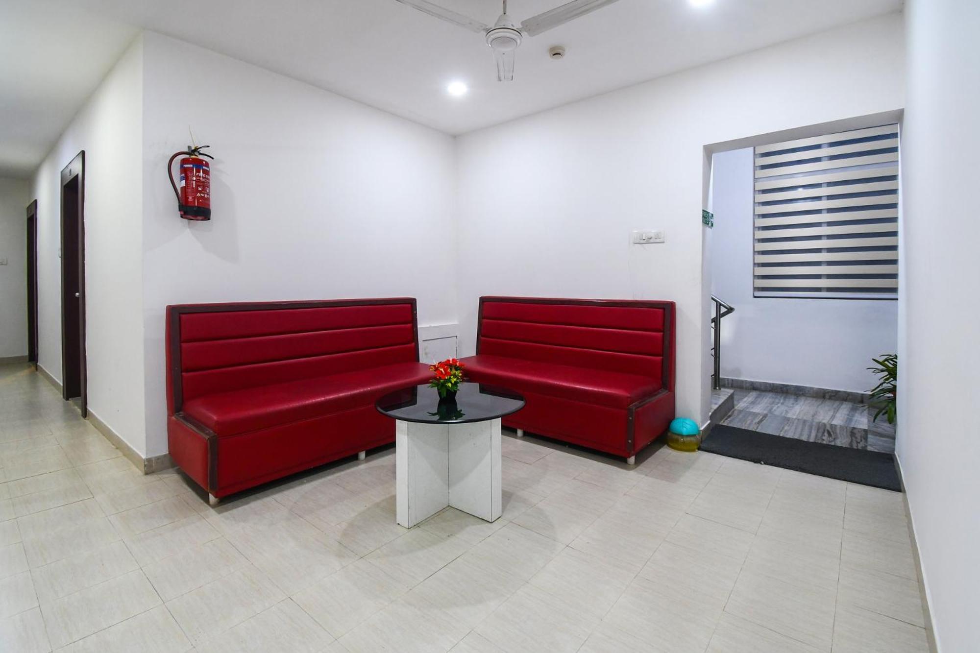 Super Townhouse Best Inn Khandagiri Exterior photo