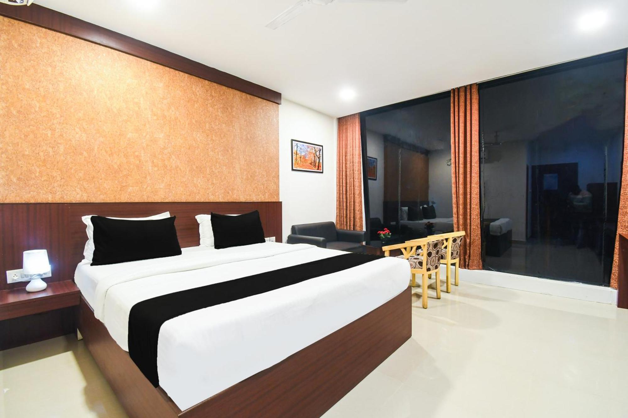 Super Townhouse Best Inn Khandagiri Exterior photo