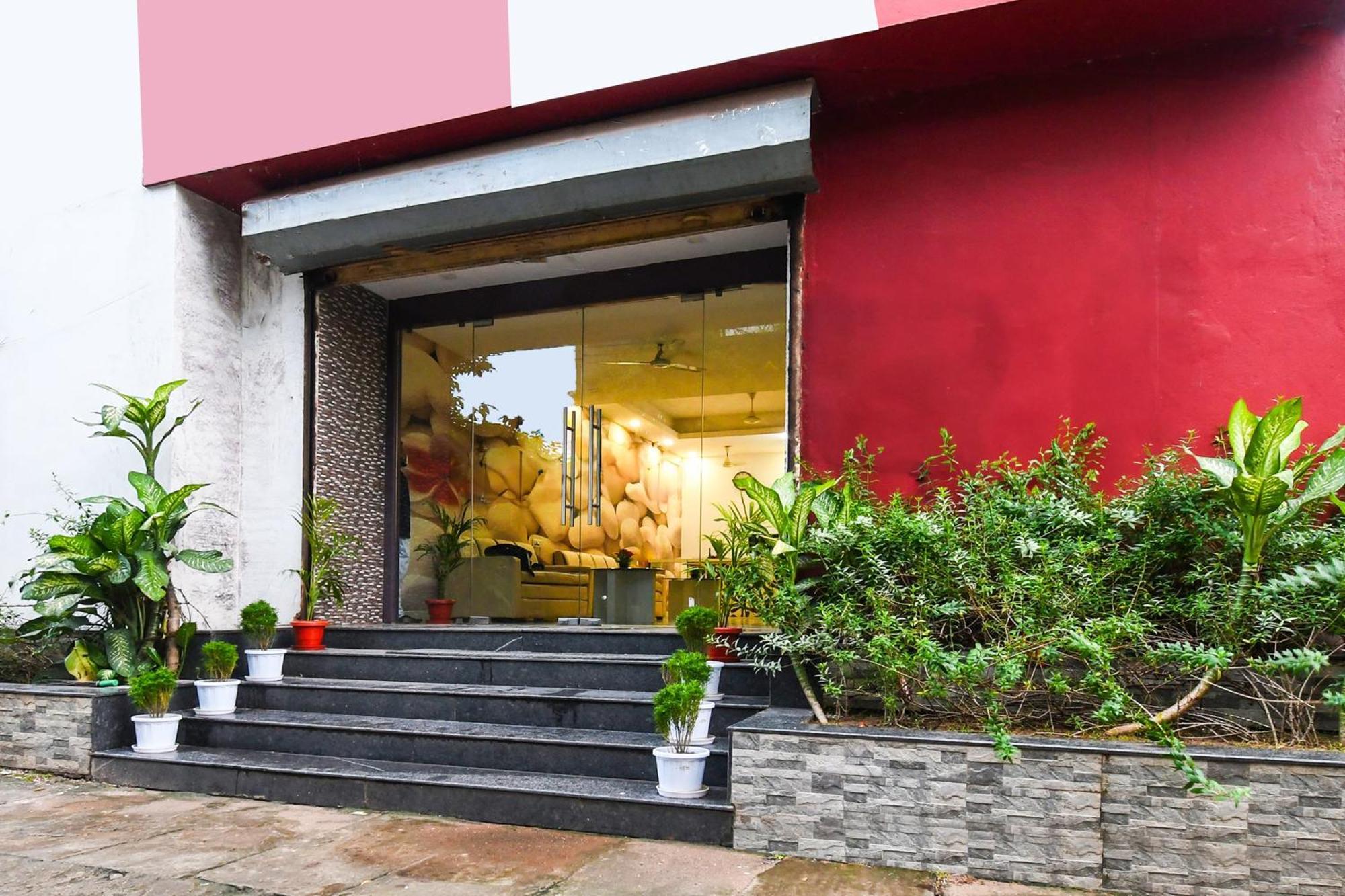 Super Townhouse Best Inn Khandagiri Exterior photo