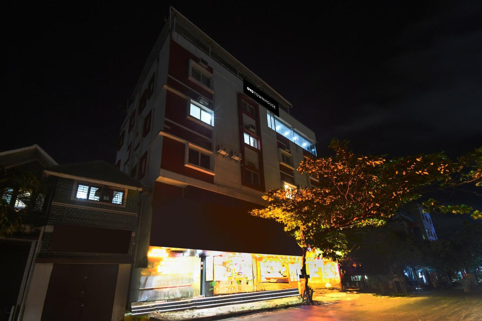 Super Townhouse Best Inn Khandagiri Exterior photo