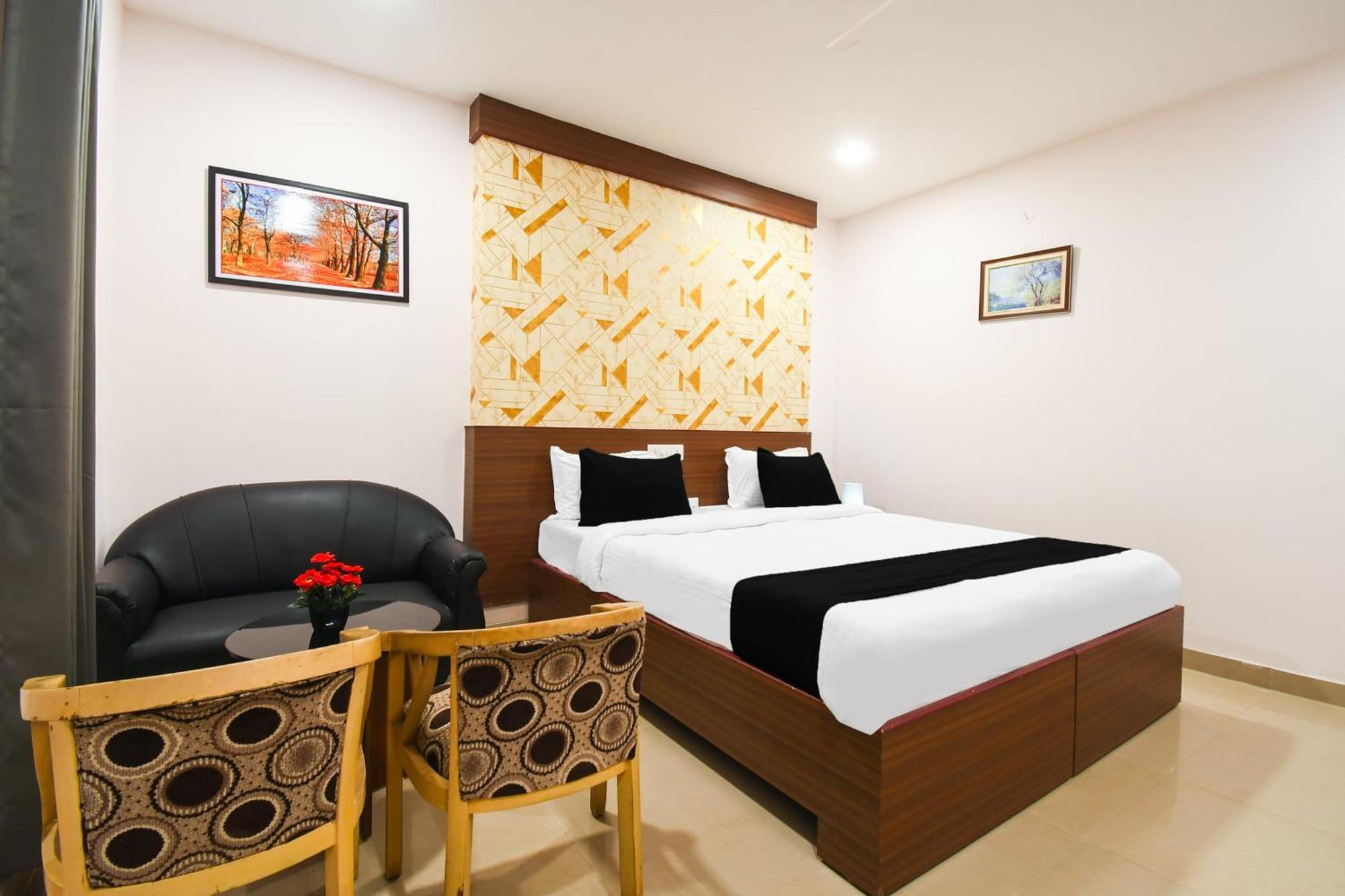 Super Townhouse Best Inn Khandagiri Exterior photo