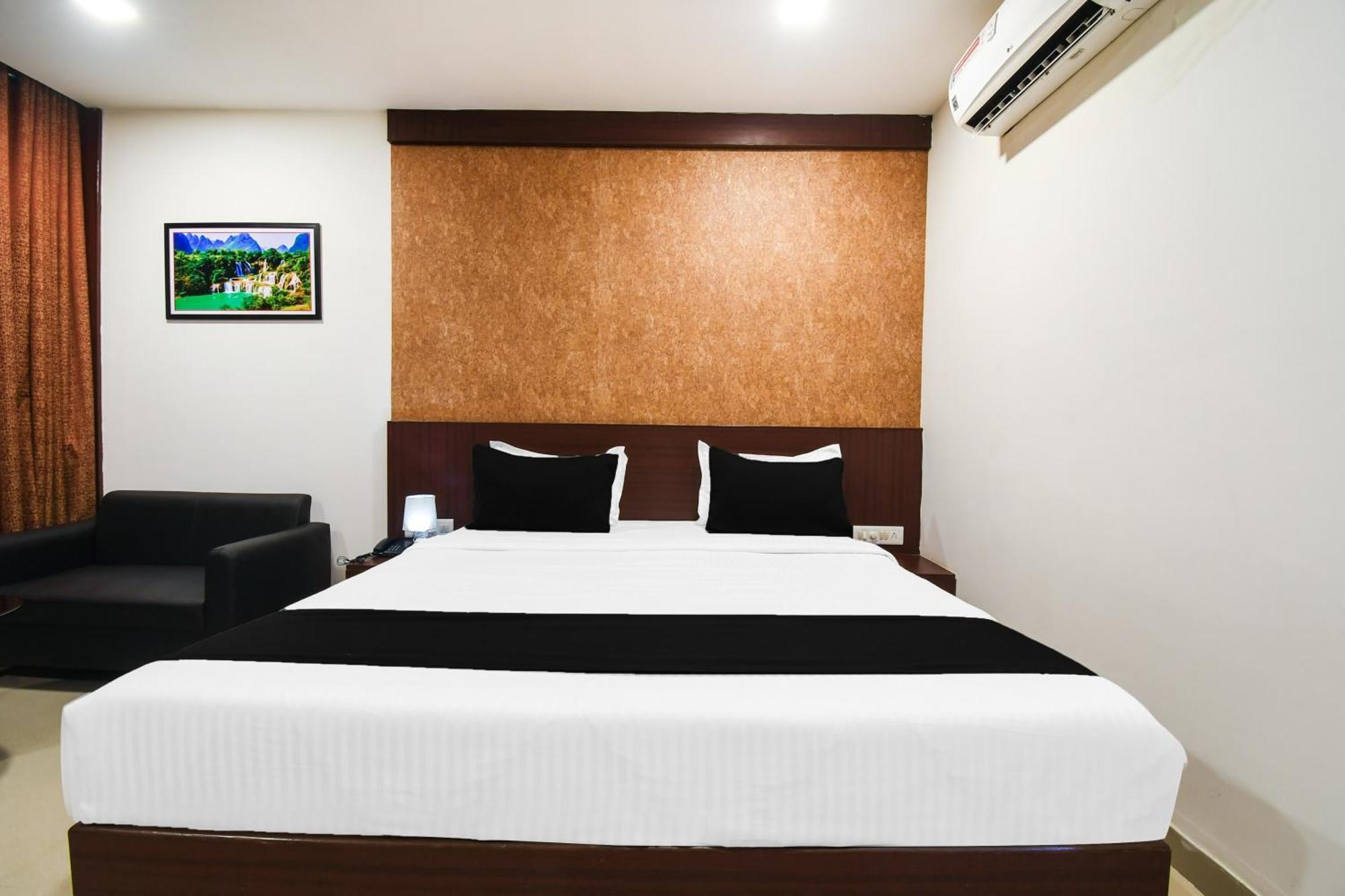 Super Townhouse Best Inn Khandagiri Exterior photo