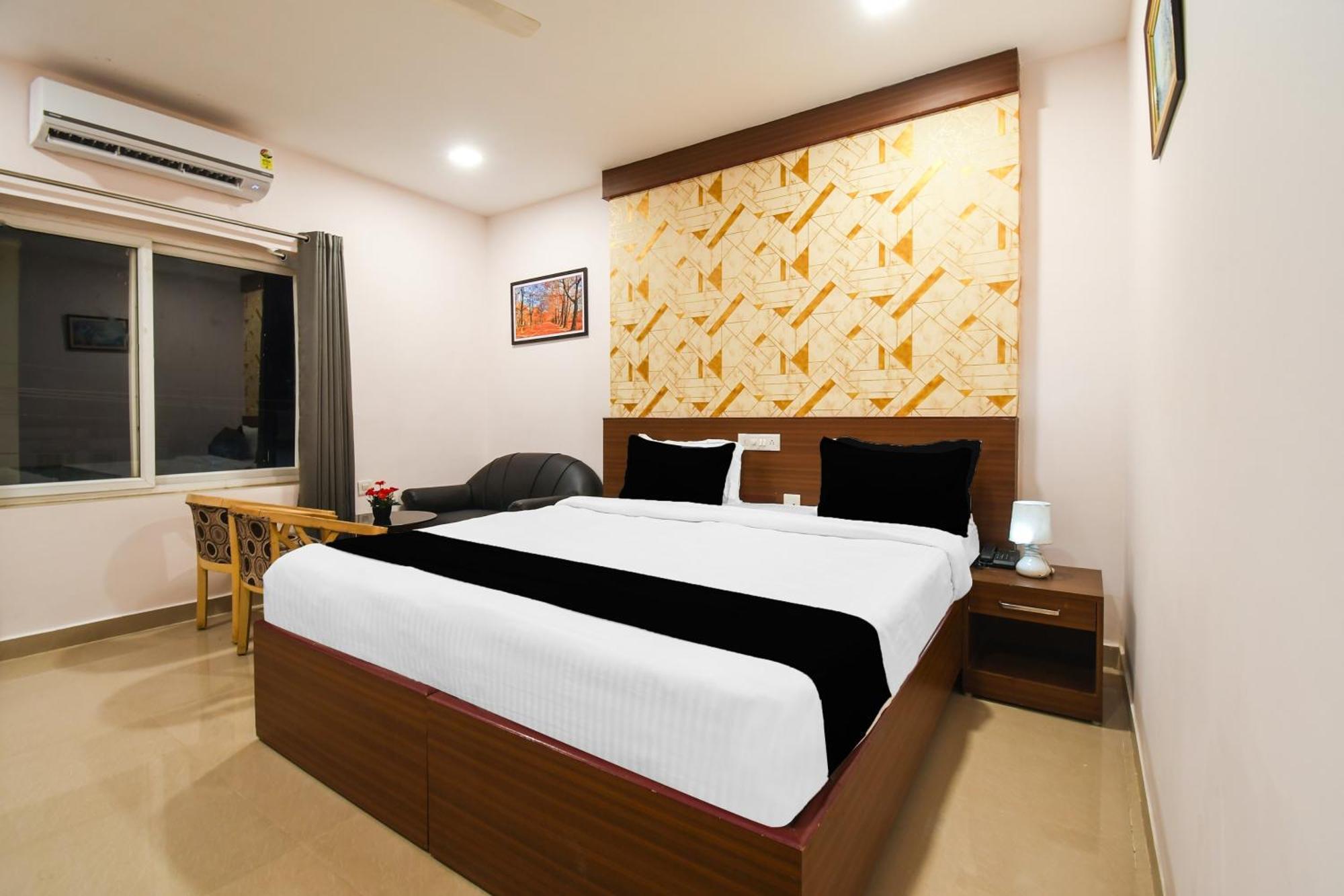 Super Townhouse Best Inn Khandagiri Exterior photo