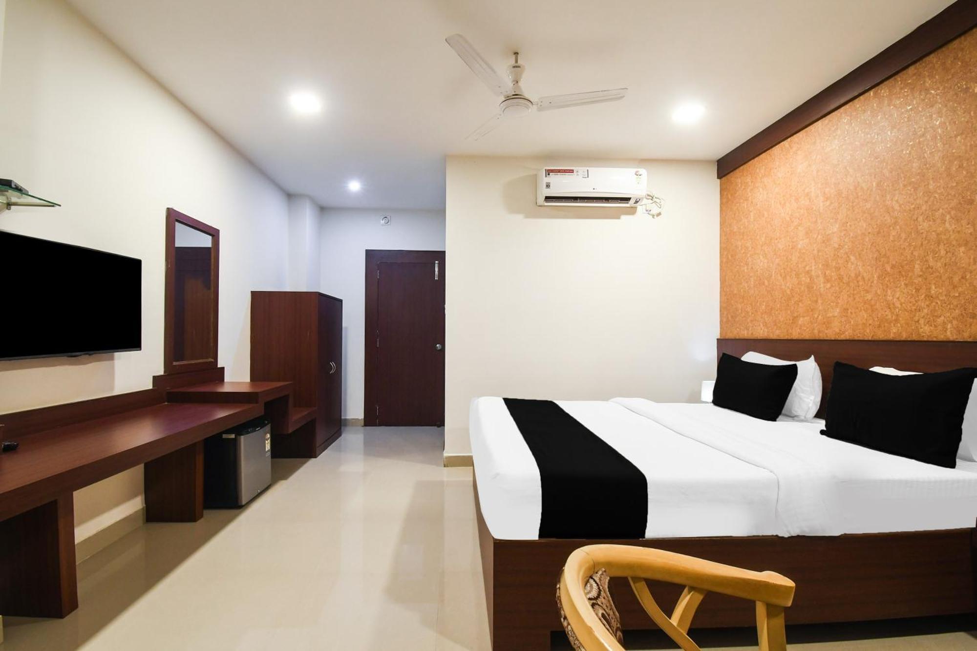 Super Townhouse Best Inn Khandagiri Exterior photo