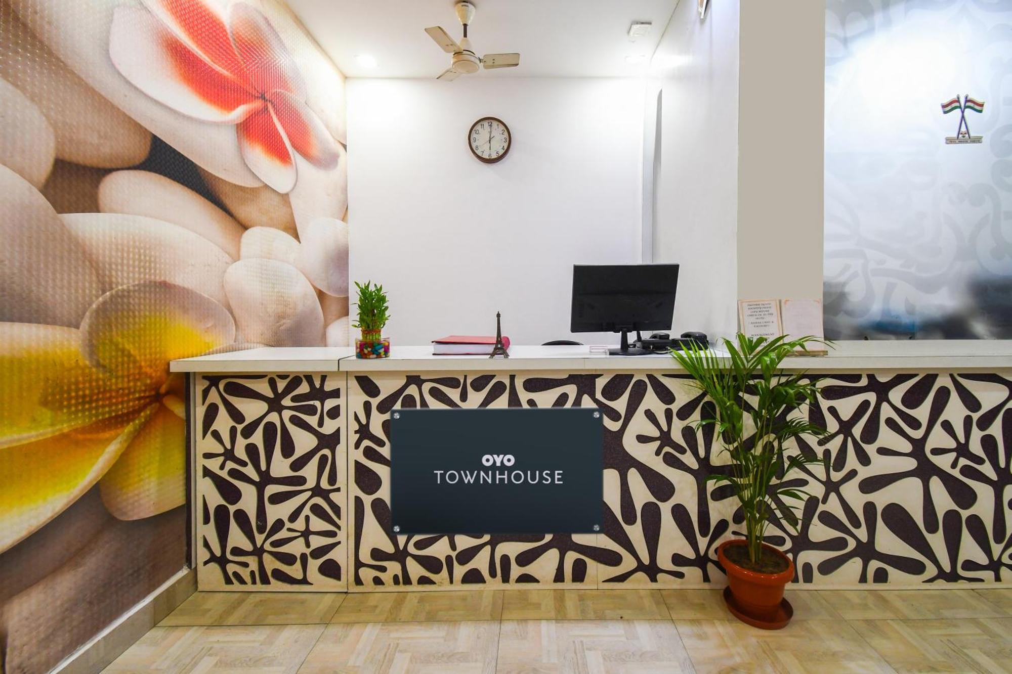 Super Townhouse Best Inn Khandagiri Exterior photo