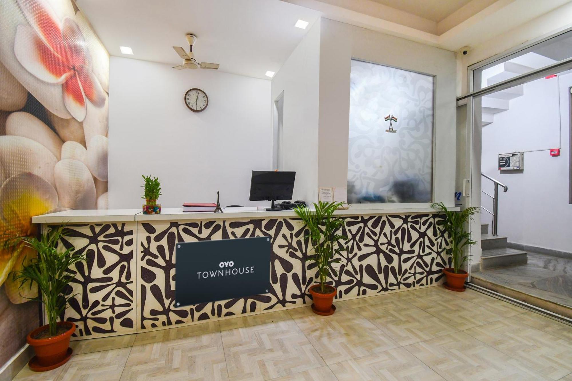 Super Townhouse Best Inn Khandagiri Exterior photo