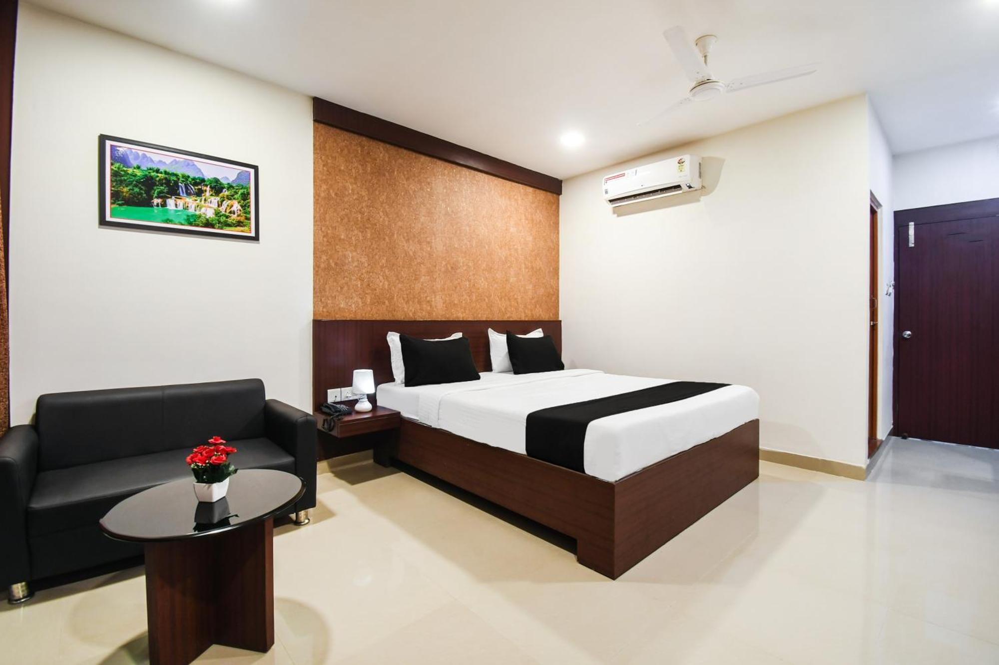 Super Townhouse Best Inn Khandagiri Exterior photo