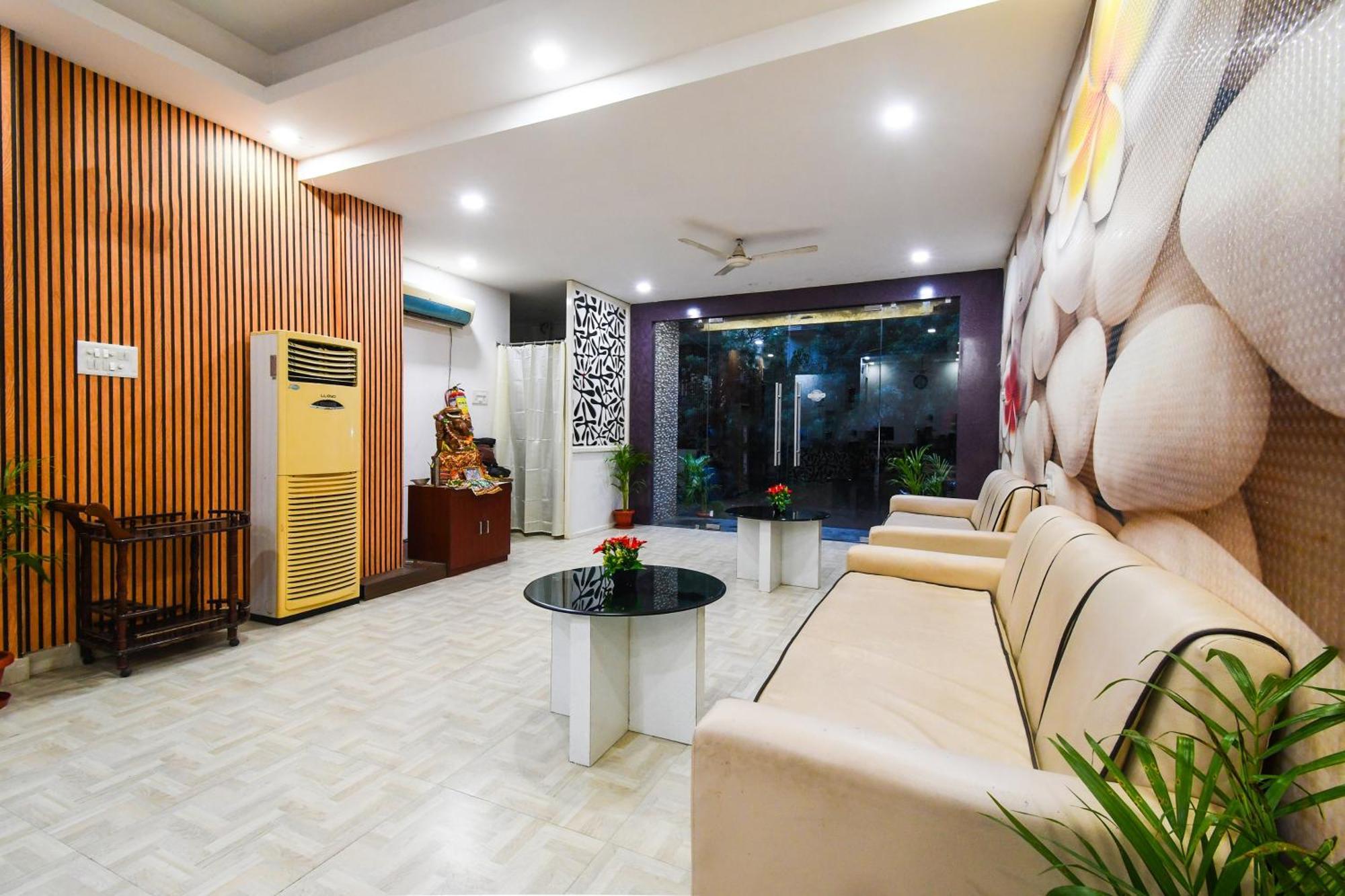 Super Townhouse Best Inn Khandagiri Exterior photo